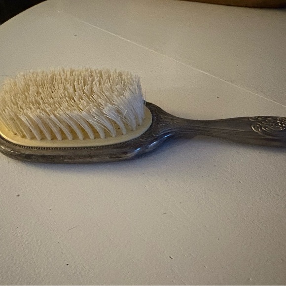 Vintage Art Noveau. Elegant Silver Hairbrush with White Bristles - Picture 2 of 3